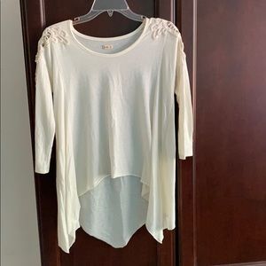 Holistic quarter sleeve shirt